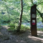 Il démarre au cimetière, descend jusqu'au pont de Puy Guillon et longe la Petite Creuse jusqu'au Confluent. Tout le long, des panneaux signalent les différentes stations où le Maître posa son chevalet.